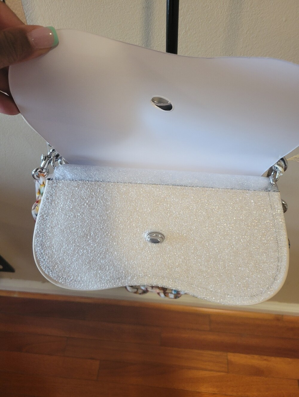Coachtopia Wavy Dinky Chic Cream Shoulder Bag with Multicolor Chain Strap. - Picture 4 of 12